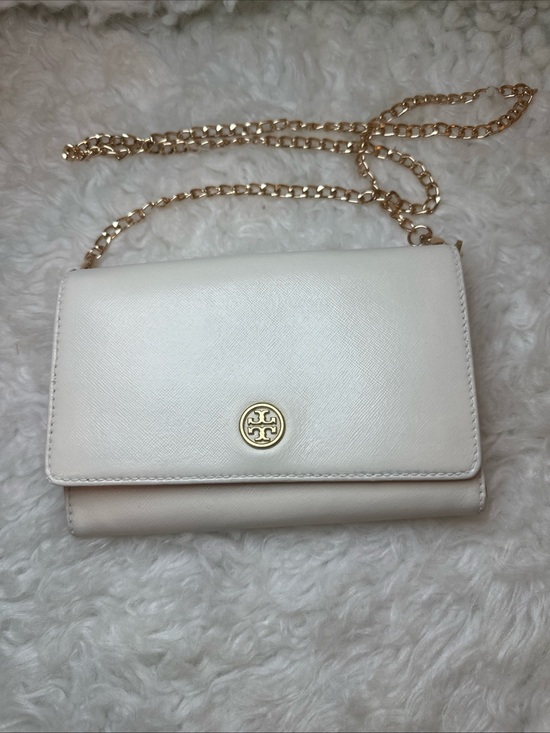 Tory Burch Handbags - 🎉 SALE Tory Burch Robinson Bag Wallet On A Chain with Gold Logo